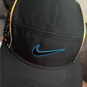 Supreme Nike Boucle Running Hat Black in mint condition worn one time.